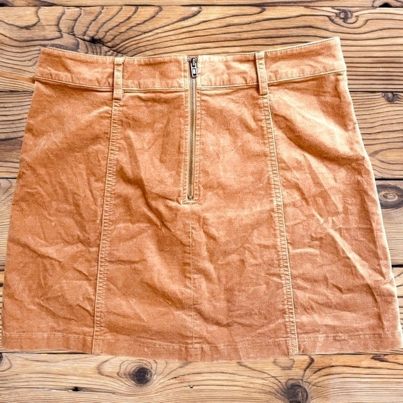 Forever 21 Women’s Size Medium Tan Suede Zippered Mini Skirt •Lace-Up Front NWOT - Picture 5 of 15